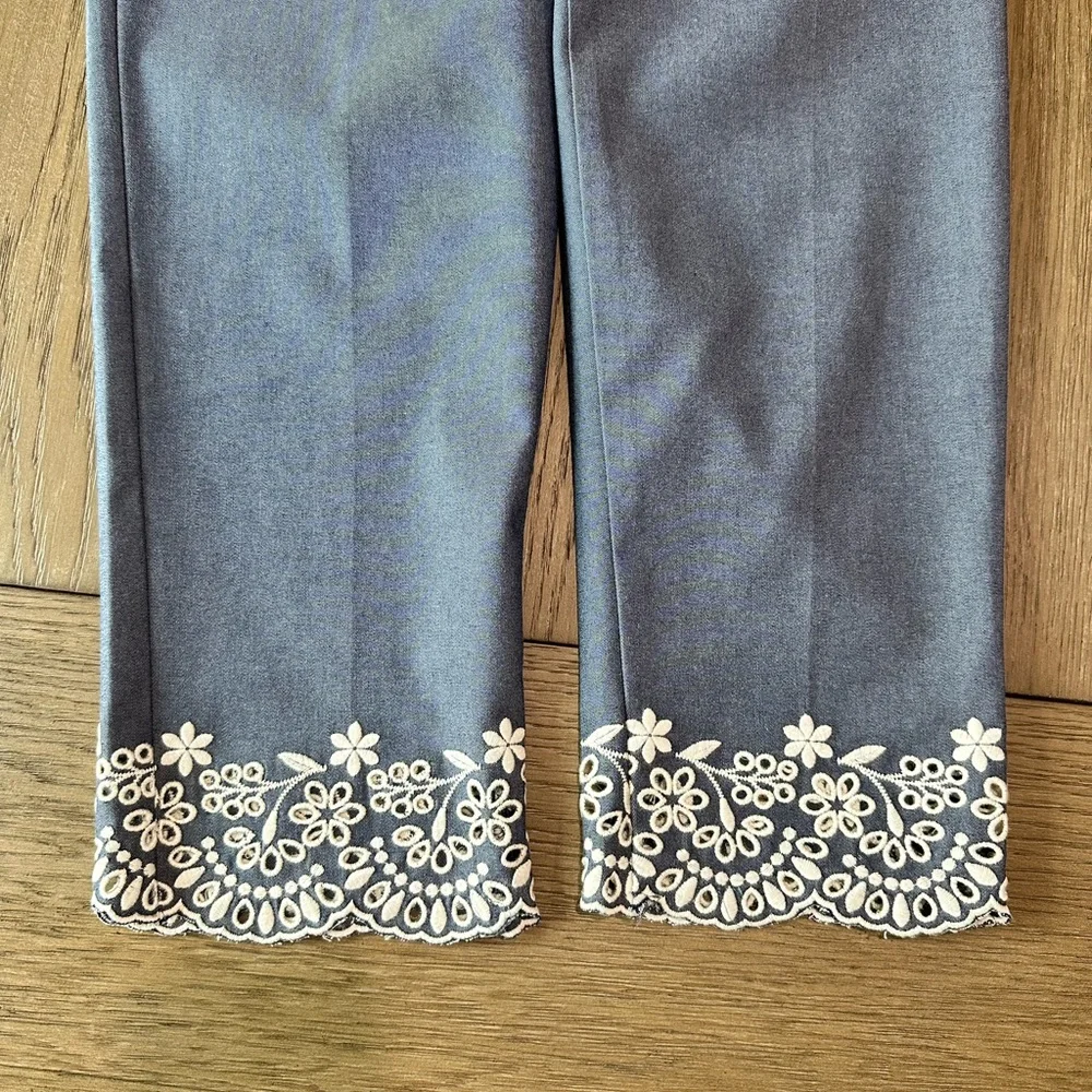 Ann Taylor High Rise Cropped Pant in Stretch Cotton with Eyelet trim Size 2P - Picture 4 of 10